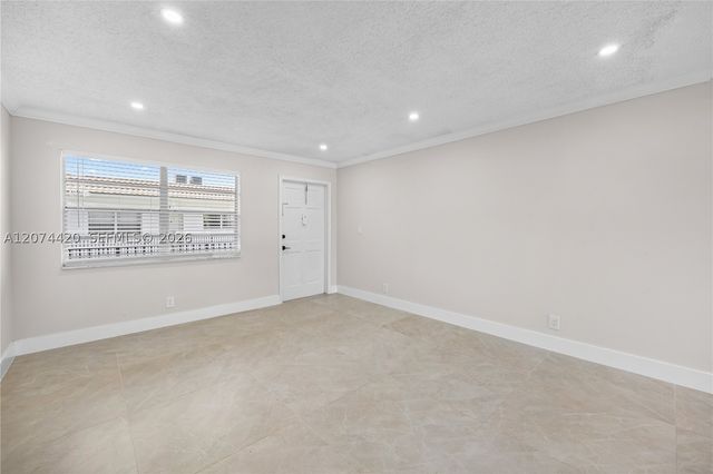 4933 Hollywood Blvd 202, Hollywood, FL 33021