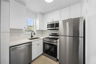 4933 Hollywood Blvd 202, Hollywood, FL 33021
