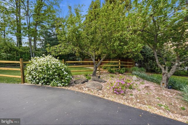 1605 LUPINE DEN CT, Vienna, VA 22182