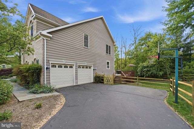 1605 LUPINE DEN CT, Vienna, VA 22182
