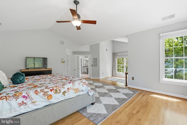 1605 LUPINE DEN CT, Vienna, VA 22182