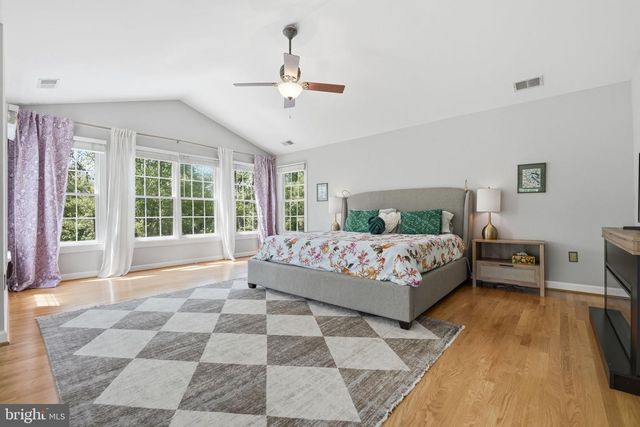 1605 LUPINE DEN CT, Vienna, VA 22182