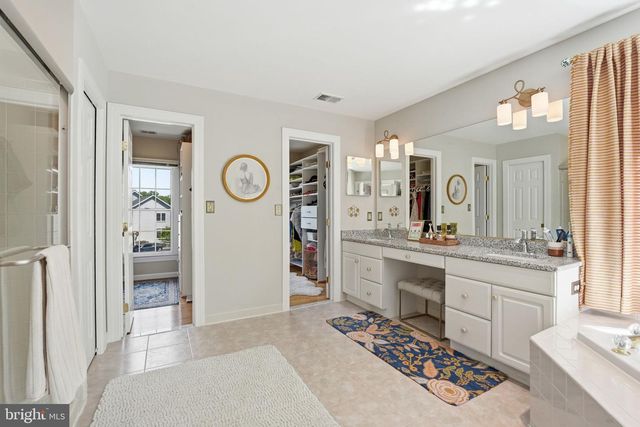 1605 LUPINE DEN CT, Vienna, VA 22182