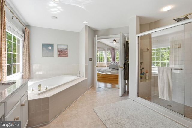 1605 LUPINE DEN CT, Vienna, VA 22182