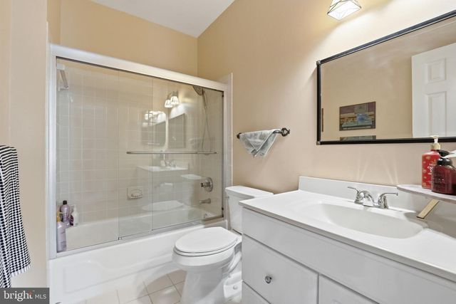 1605 LUPINE DEN CT, Vienna, VA 22182