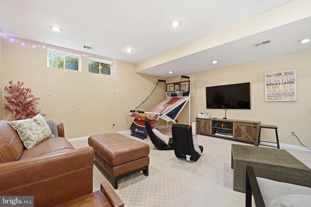 1605 LUPINE DEN CT, Vienna, VA 22182