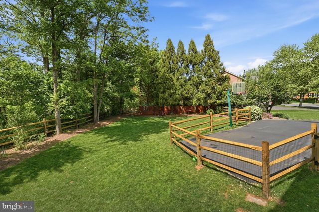 1605 LUPINE DEN CT, Vienna, VA 22182