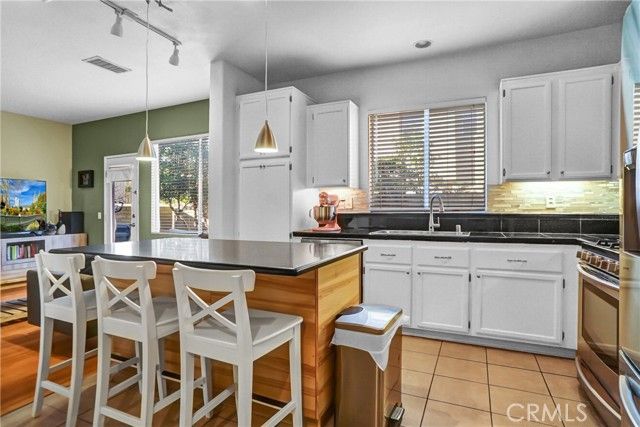 385 Owls Cove Lane, Simi Valley, CA 93065