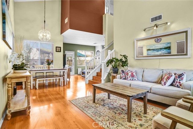 385 Owls Cove Lane, Simi Valley, CA 93065