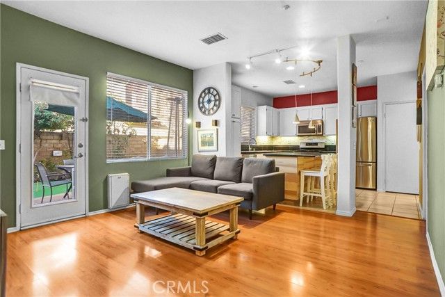 385 Owls Cove Lane, Simi Valley, CA 93065