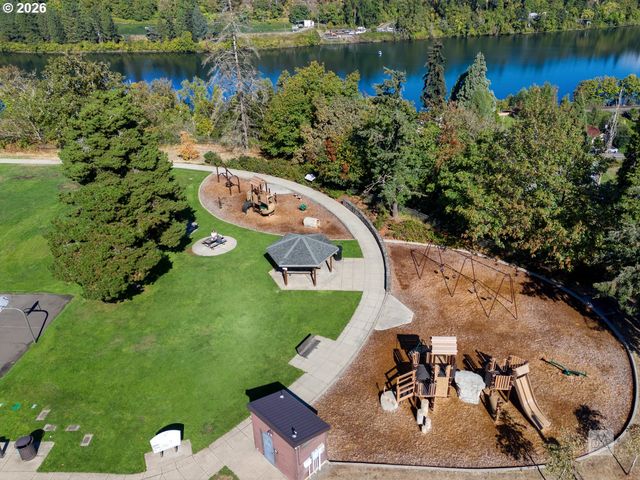 601 4TH Ave, Oregon City, OR 97045