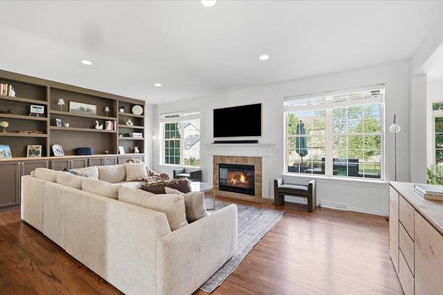 917 Parkton DRIVE, Waukesha, WI 53189