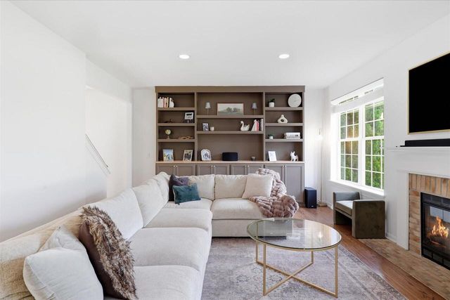 917 Parkton DRIVE, Waukesha, WI 53189