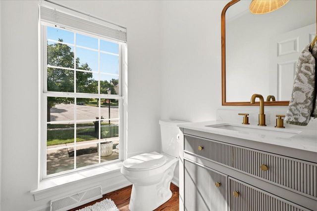 917 Parkton DRIVE, Waukesha, WI 53189