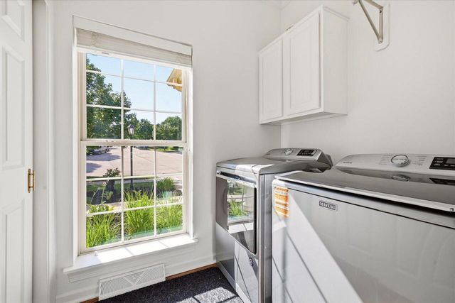 917 Parkton DRIVE, Waukesha, WI 53189