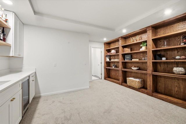 917 Parkton DRIVE, Waukesha, WI 53189