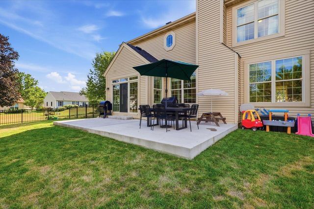 917 Parkton DRIVE, Waukesha, WI 53189