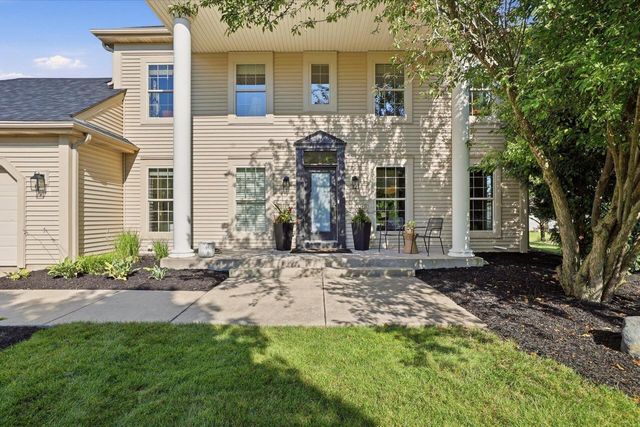 917 Parkton DRIVE, Waukesha, WI 53189