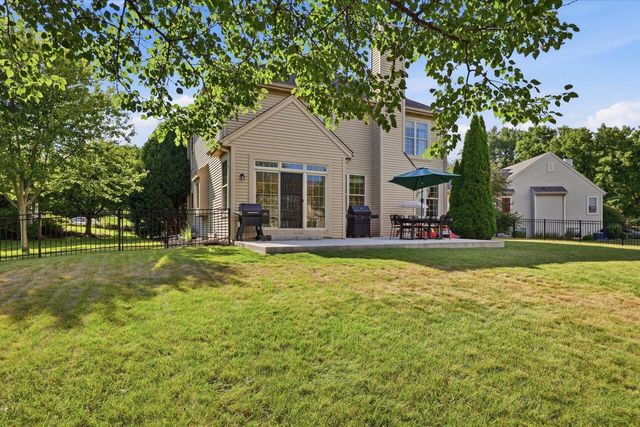 917 Parkton DRIVE, Waukesha, WI 53189