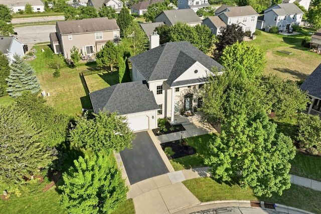 917 Parkton DRIVE, Waukesha, WI 53189