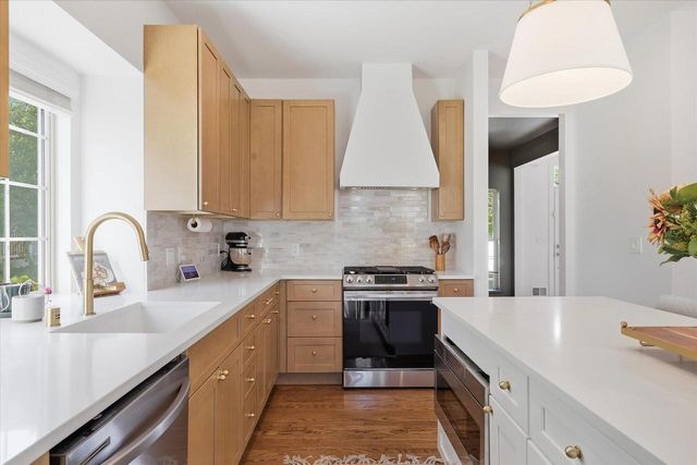 917 Parkton DRIVE, Waukesha, WI 53189