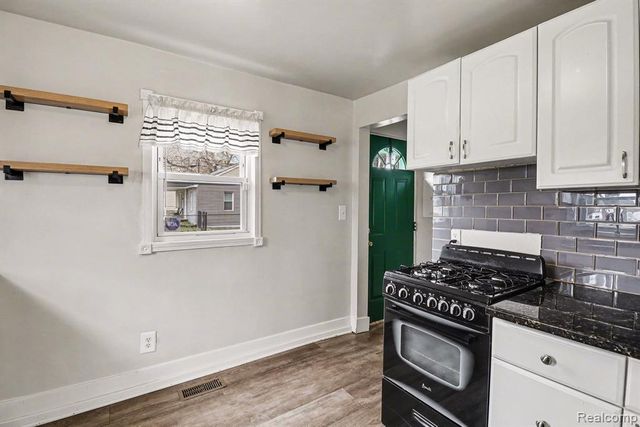 5825 N Newburgh Road, Westland, MI 48185