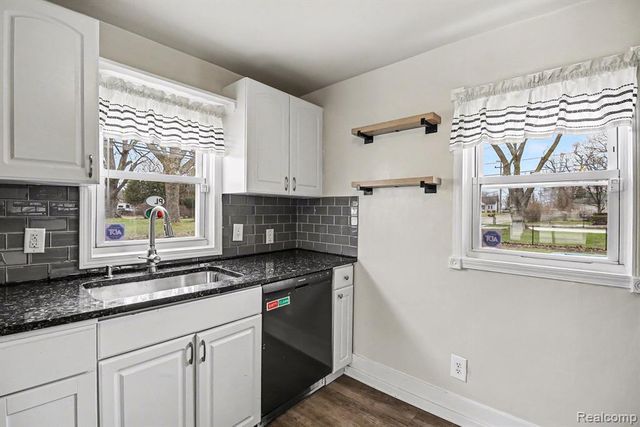 5825 N Newburgh Road, Westland, MI 48185