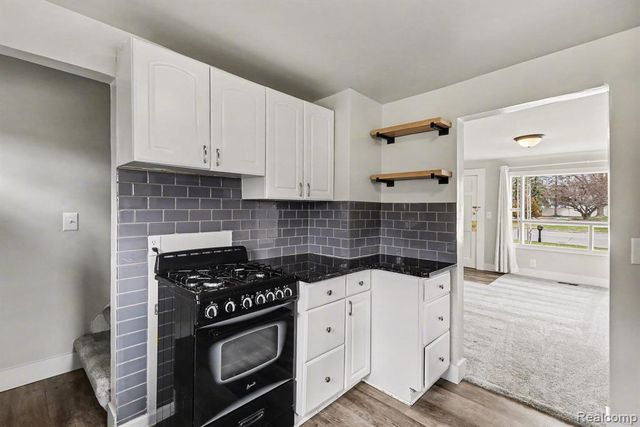 5825 N Newburgh Road, Westland, MI 48185