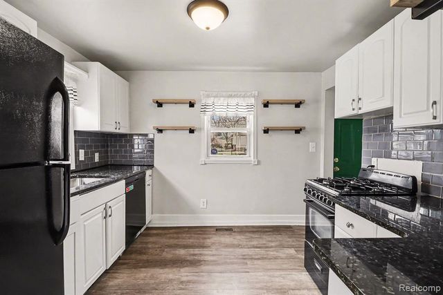 5825 N Newburgh Road, Westland, MI 48185