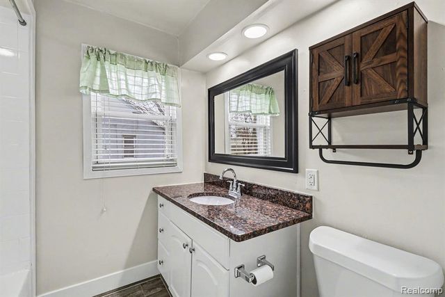 5825 N Newburgh Road, Westland, MI 48185