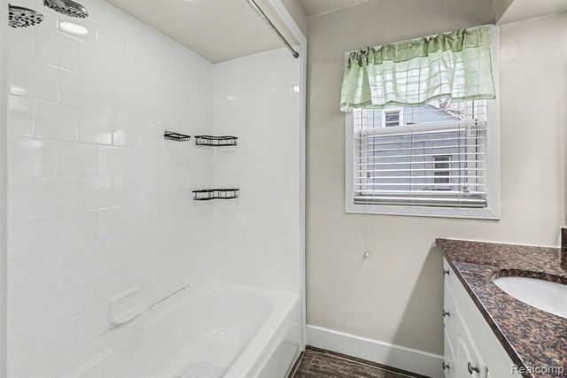 5825 N Newburgh Road, Westland, MI 48185