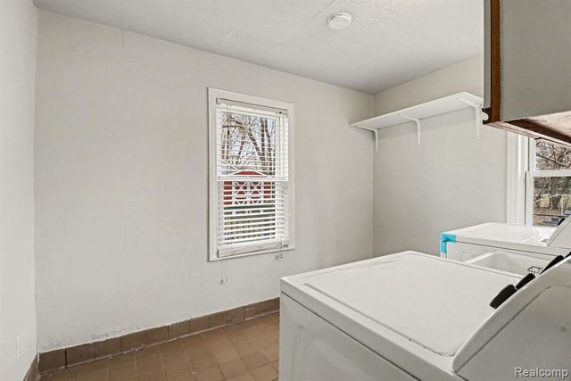 5825 N Newburgh Road, Westland, MI 48185