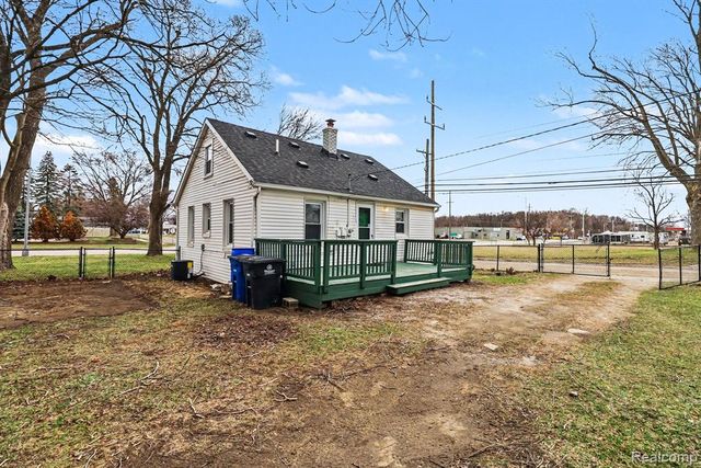 5825 N Newburgh Road, Westland, MI 48185