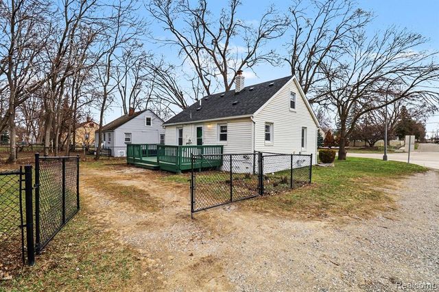 5825 N Newburgh Road, Westland, MI 48185