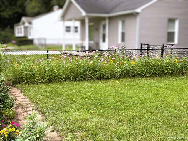 5825 N Newburgh Road, Westland, MI 48185