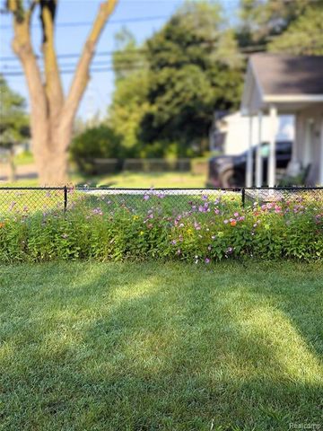 5825 N Newburgh Road, Westland, MI 48185