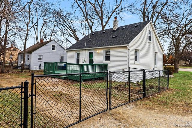 5825 N Newburgh Road, Westland, MI 48185