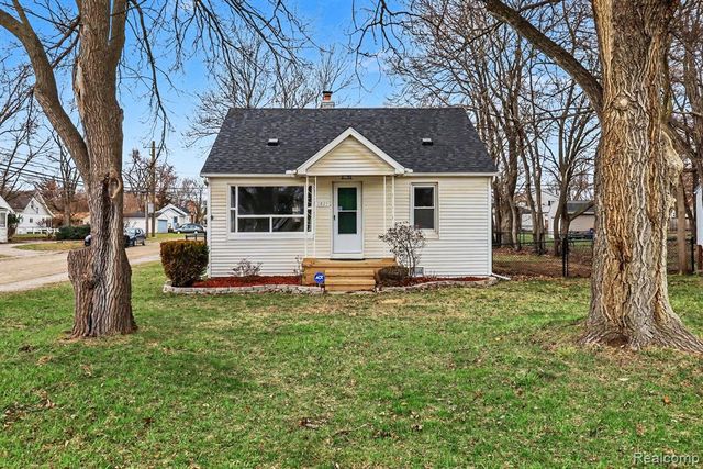 5825 N Newburgh Road, Westland, MI 48185