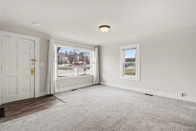 5825 N Newburgh Road, Westland, MI 48185