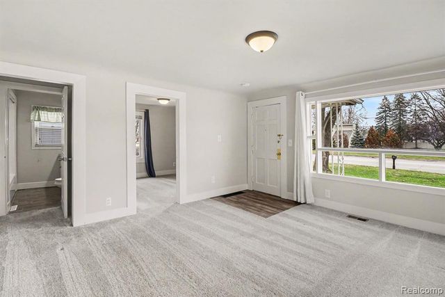 5825 N Newburgh Road, Westland, MI 48185