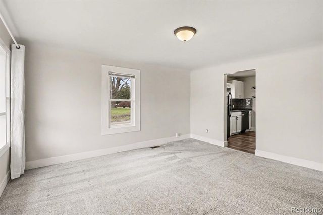 5825 N Newburgh Road, Westland, MI 48185