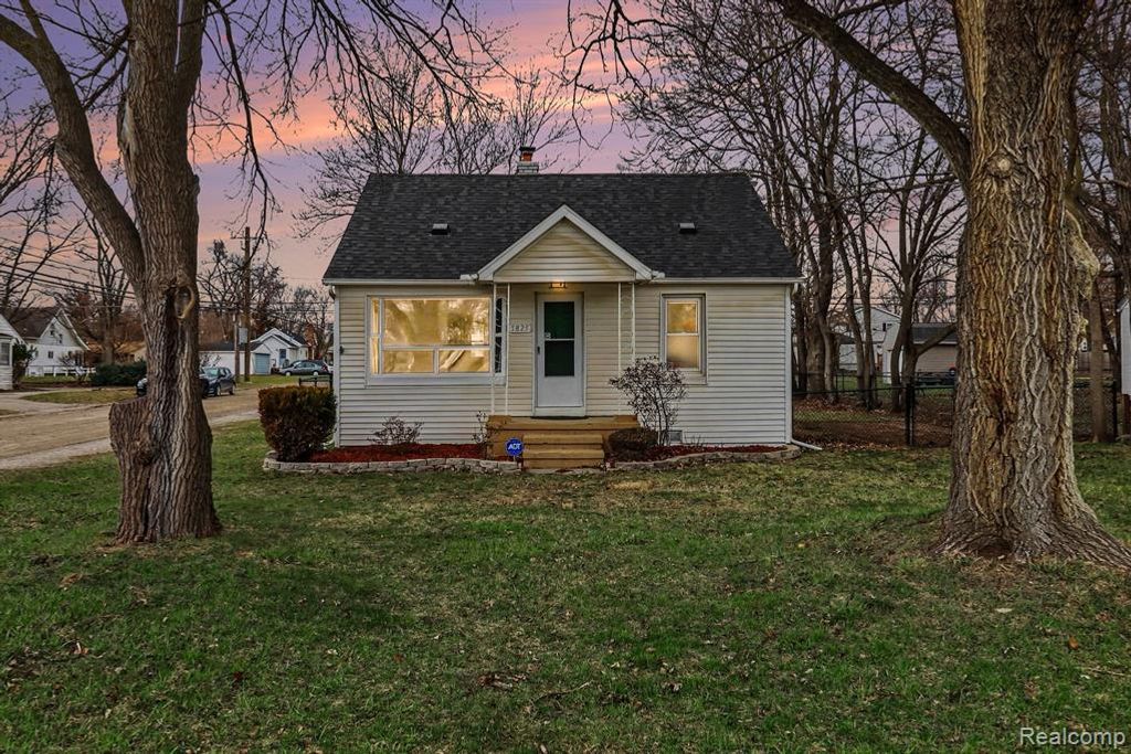 5825 N Newburgh Road, Westland, MI 48185