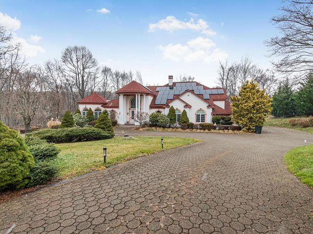 1048 Gambelli Drive, Yorktown Heights, NY 10598