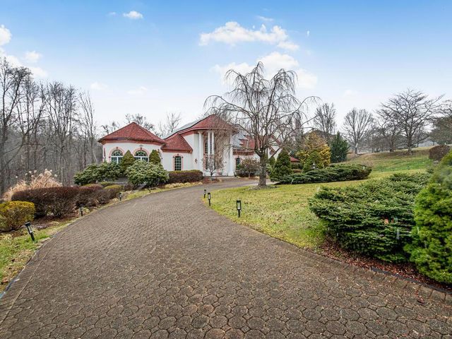1048 Gambelli Drive, Yorktown Heights, NY 10598