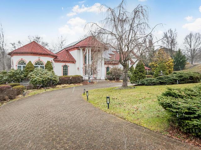 1048 Gambelli Drive, Yorktown Heights, NY 10598