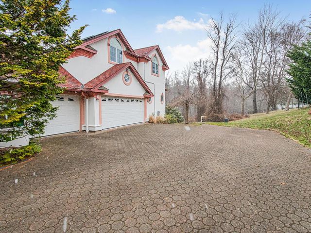 1048 Gambelli Drive, Yorktown Heights, NY 10598