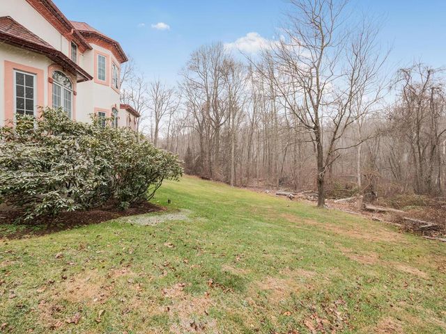 1048 Gambelli Drive, Yorktown Heights, NY 10598