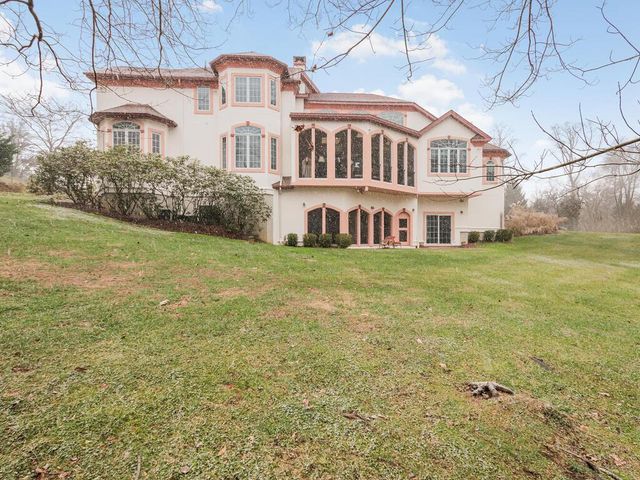 1048 Gambelli Drive, Yorktown Heights, NY 10598