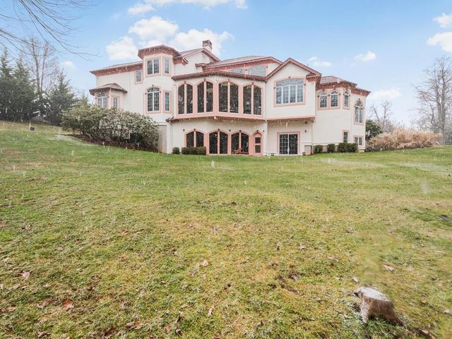 1048 Gambelli Drive, Yorktown Heights, NY 10598