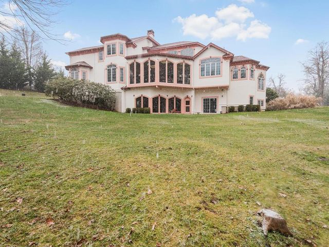 1048 Gambelli Drive, Yorktown Heights, NY 10598